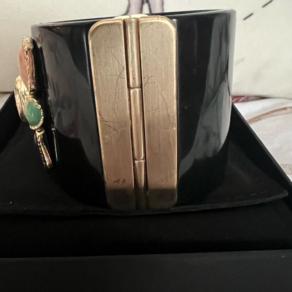 CHANEL - Picture 3 of 5